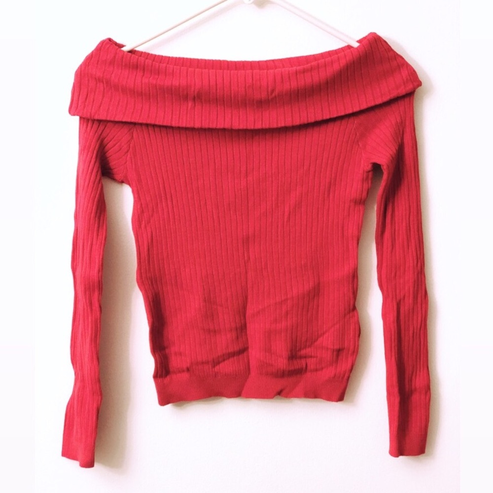 Off-shoulders top